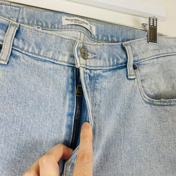 Abercrombie and fitch Women’s The 90’s Straight Jean Low Rise size 29 / 8R - Picture 3 of 7